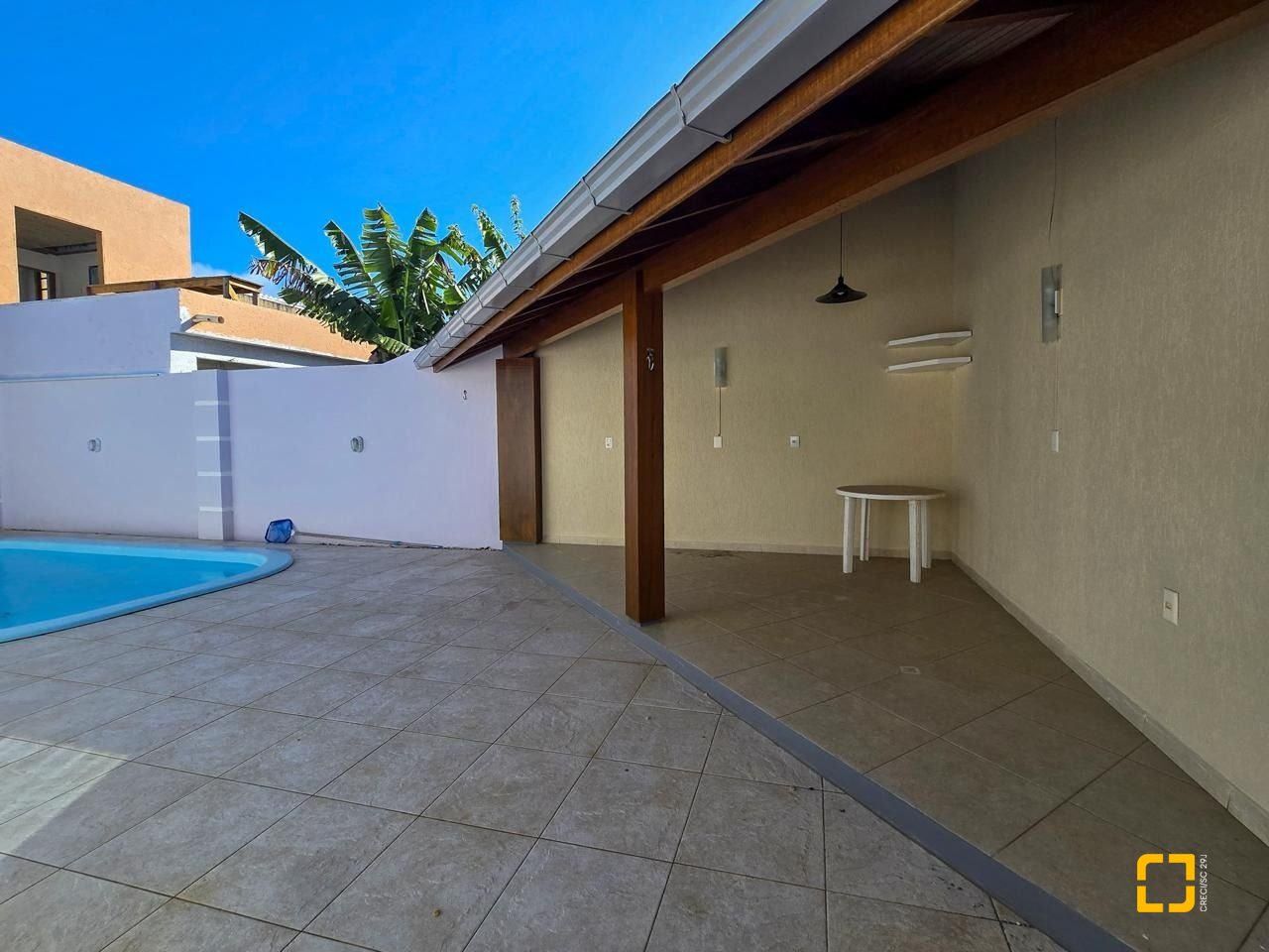 Casa com 173m², 4 quartos (sendo 1 suíte), 4 garagens, no bairro Campeche Sul em Florianópolis