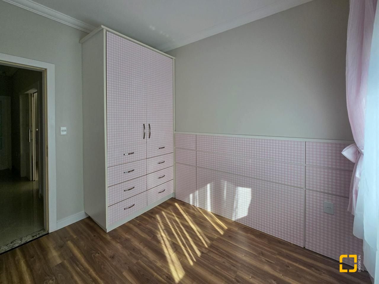 Casa com 173m², 4 quartos (sendo 1 suíte), 4 garagens, no bairro Campeche Sul em Florianópolis