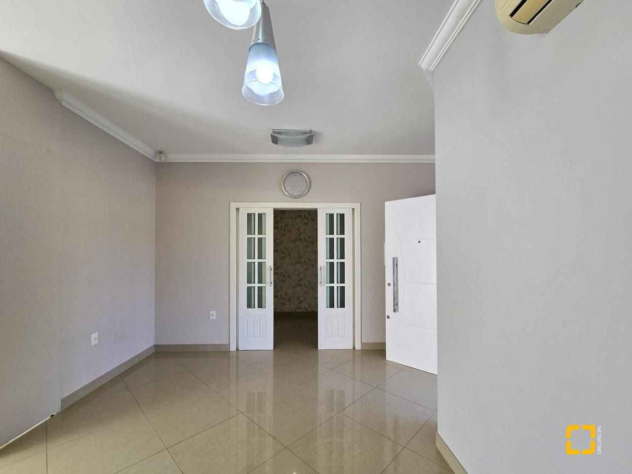 Casa com 173m², 4 quartos (sendo 1 suíte), 4 garagens, no bairro Campeche Sul em Florianópolis