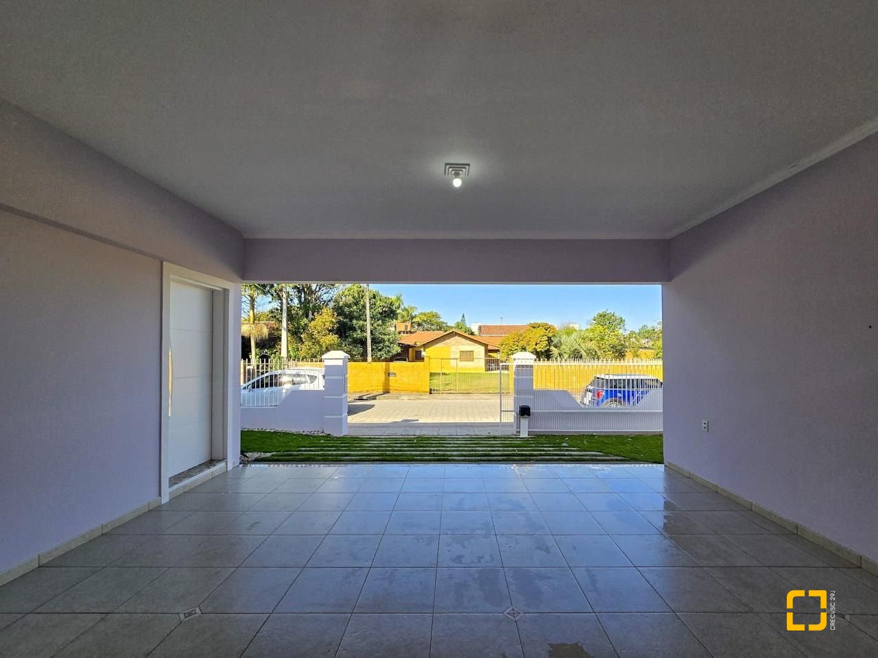 Casa com 173m², 4 quartos (sendo 1 suíte), 4 garagens, no bairro Campeche Sul em Florianópolis
