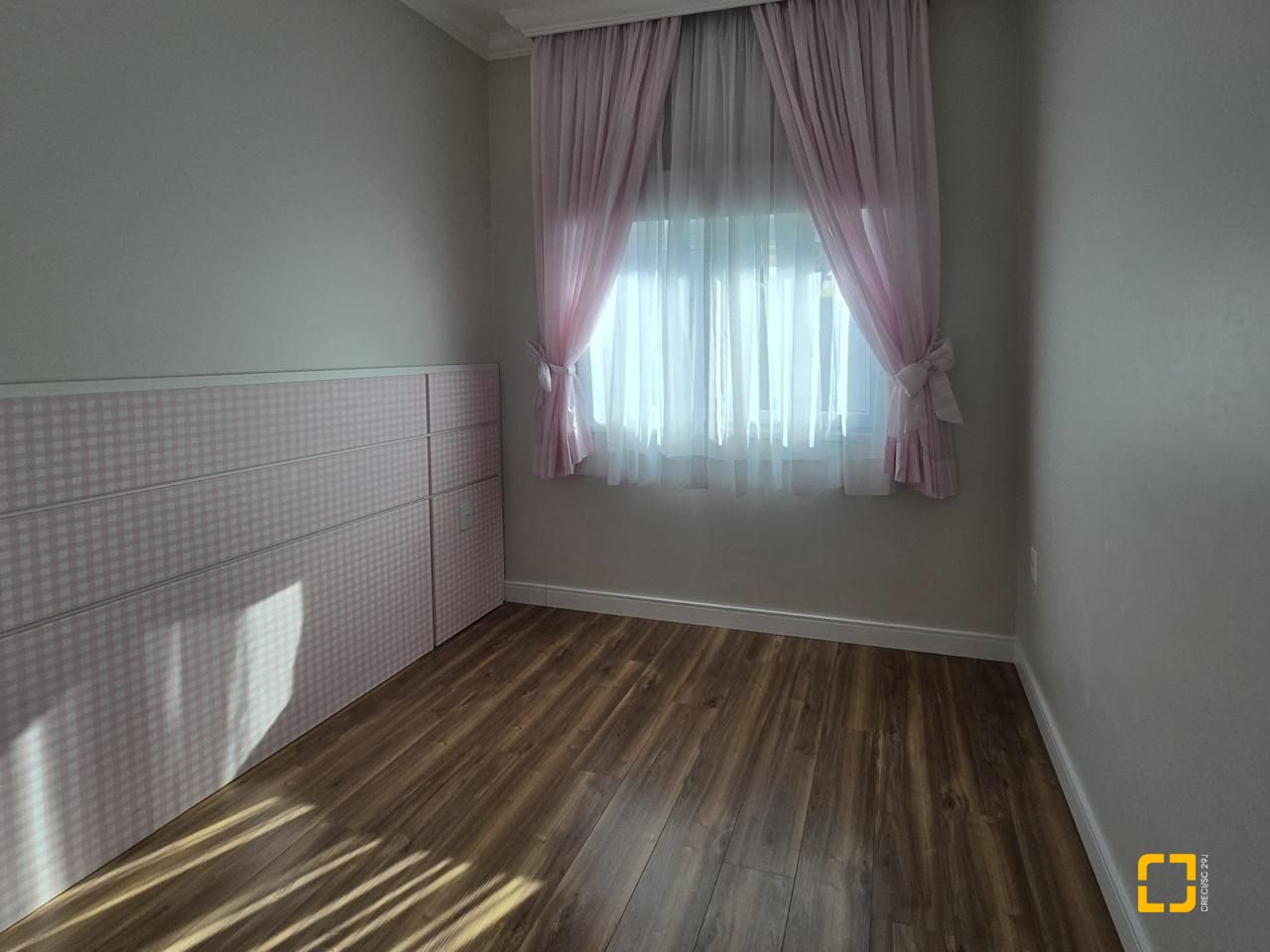 Casa com 173m², 4 quartos (sendo 1 suíte), 4 garagens, no bairro Campeche Sul em Florianópolis