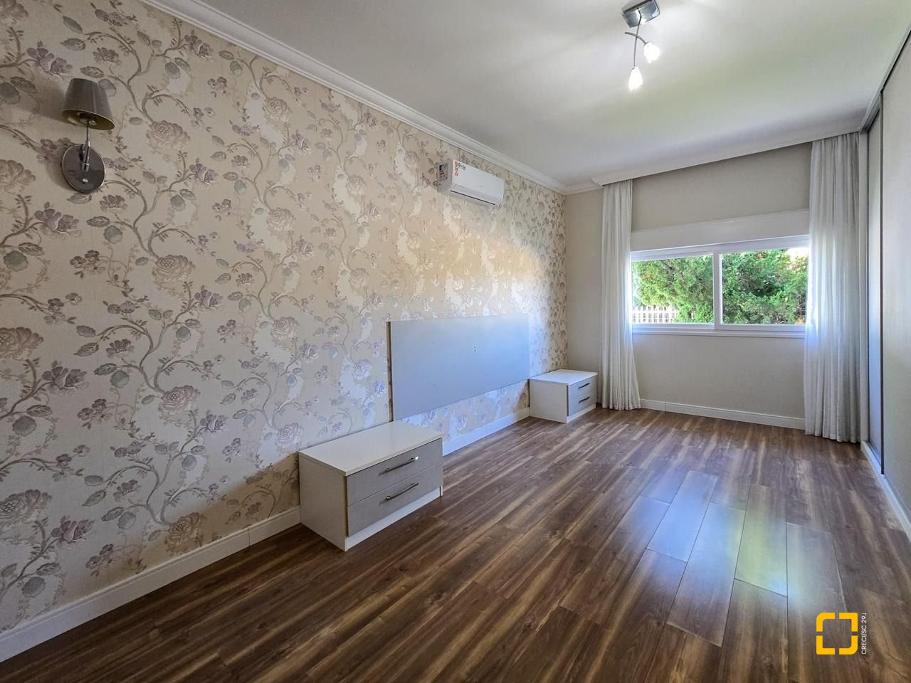 Casa com 173m², 4 quartos (sendo 1 suíte), 4 garagens, no bairro Campeche Sul em Florianópolis