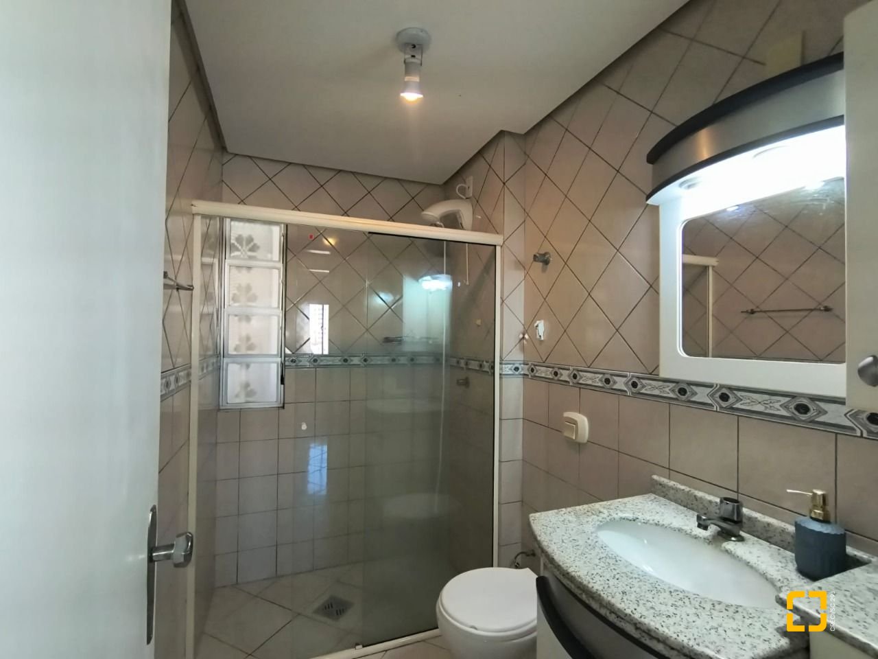 Apartamento com 91m², 3 quartos (sendo 1 suíte), 1 garagem, no bairro Campinas em São José