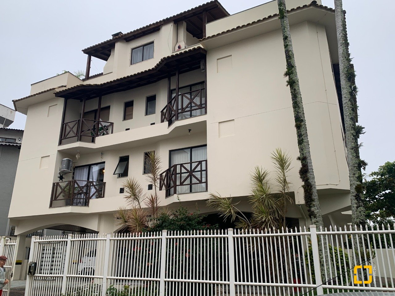 Cobertura com 105m², 2 quartos, 1 garagem, no bairro Canasvieiras em Florianópolis