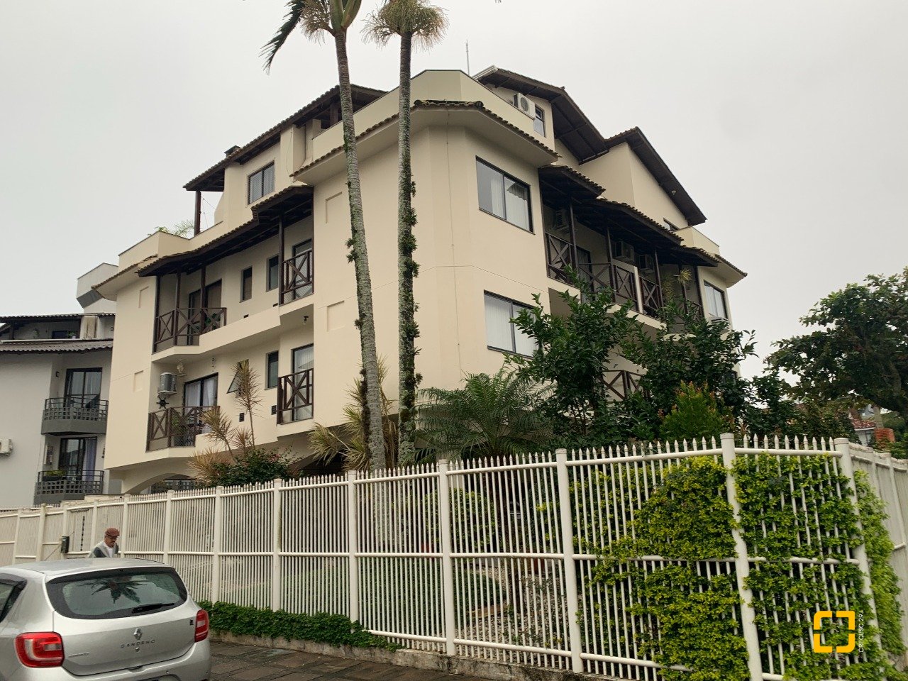 Cobertura com 105m², 2 quartos, 1 garagem, no bairro Canasvieiras em Florianópolis