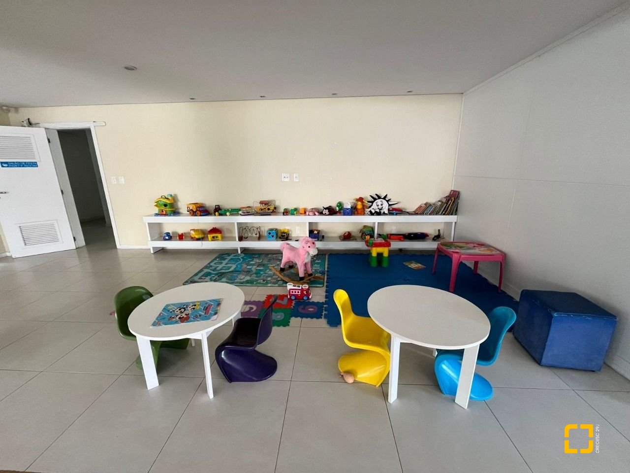 Cobertura com 185m², 4 quartos (sendo 2 suítes), 2 garagens, no bairro Campeche em Florianópolis