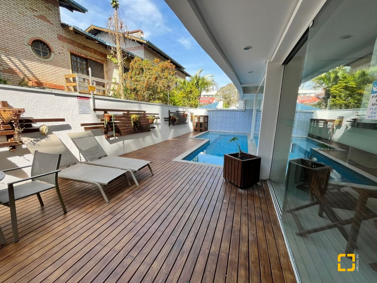 Cobertura com 185m², 4 quartos (sendo 2 suítes), 2 garagens, no bairro Campeche em Florianópolis