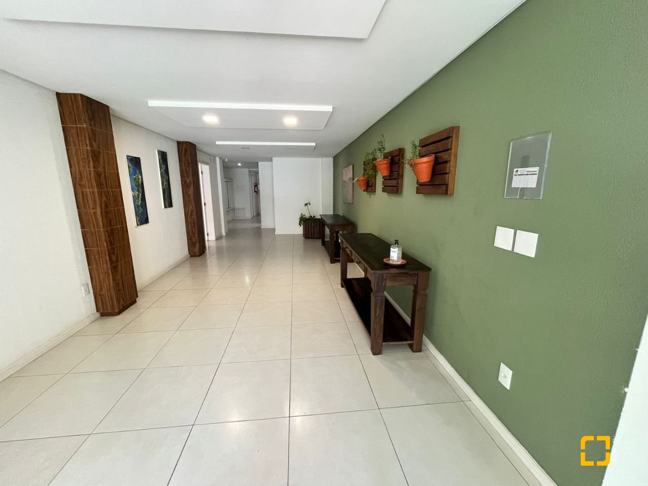 Cobertura com 185m², 4 quartos (sendo 2 suítes), 2 garagens, no bairro Campeche em Florianópolis
