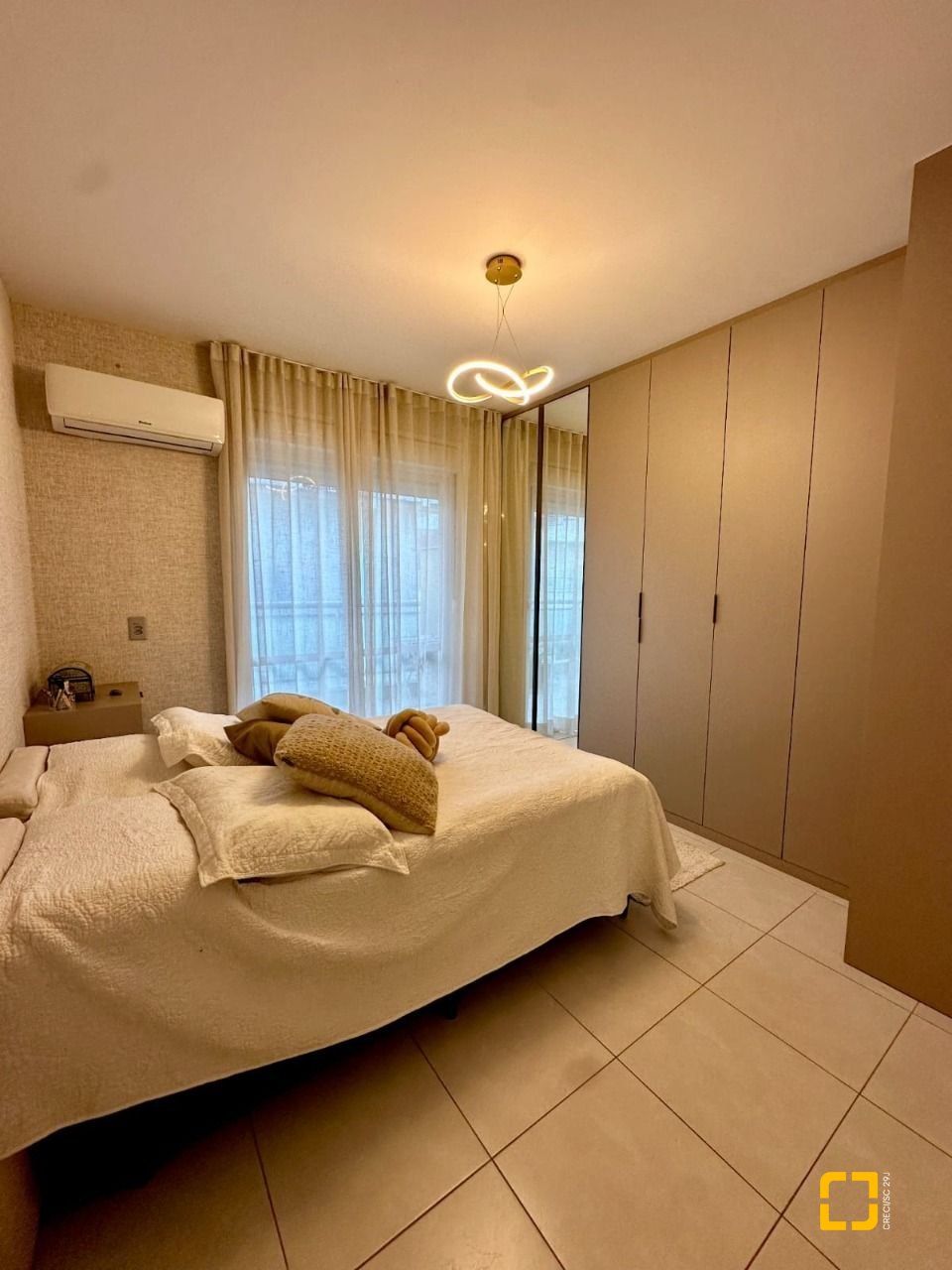 Cobertura com 185m², 4 quartos (sendo 2 suítes), 2 garagens, no bairro Campeche em Florianópolis