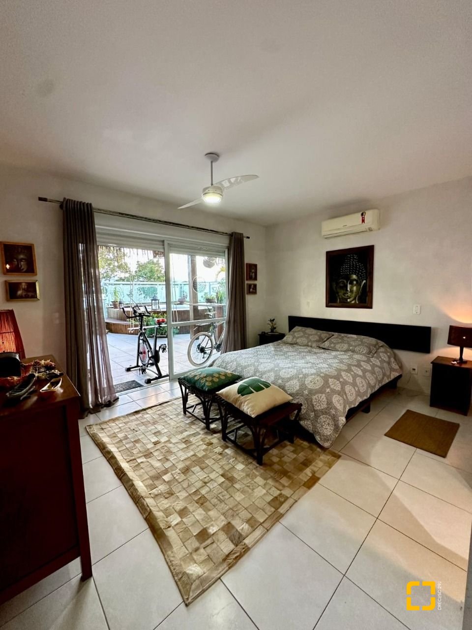 Cobertura com 185m², 4 quartos (sendo 2 suítes), 2 garagens, no bairro Campeche em Florianópolis