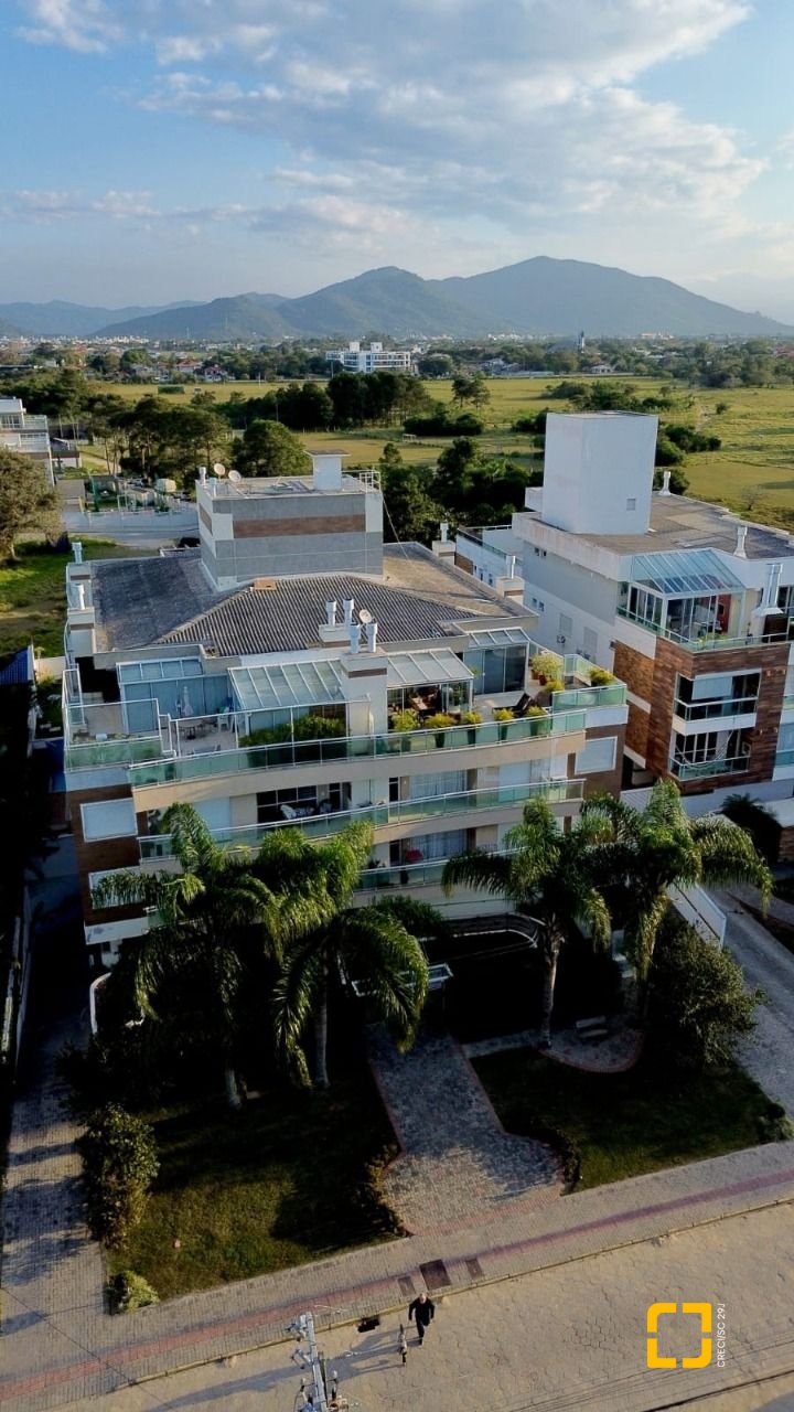 Cobertura com 185m², 4 quartos (sendo 2 suítes), 2 garagens, no bairro Campeche em Florianópolis