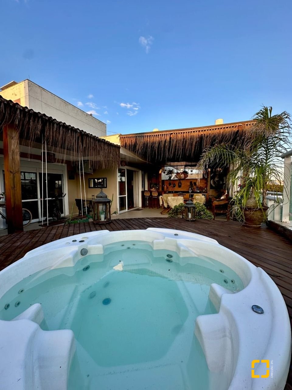 Cobertura com 185m², 4 quartos (sendo 2 suítes), 2 garagens, no bairro Campeche em Florianópolis