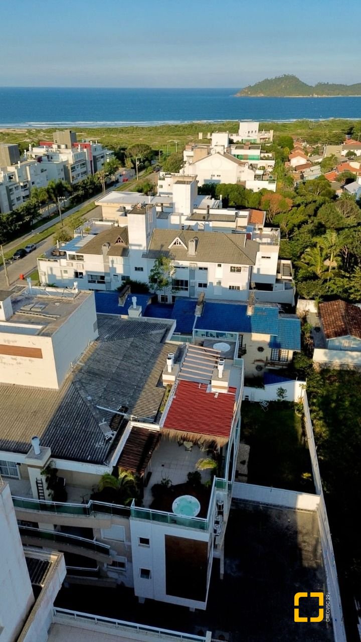 Cobertura com 185m², 4 quartos (sendo 2 suítes), 2 garagens, no bairro Campeche em Florianópolis