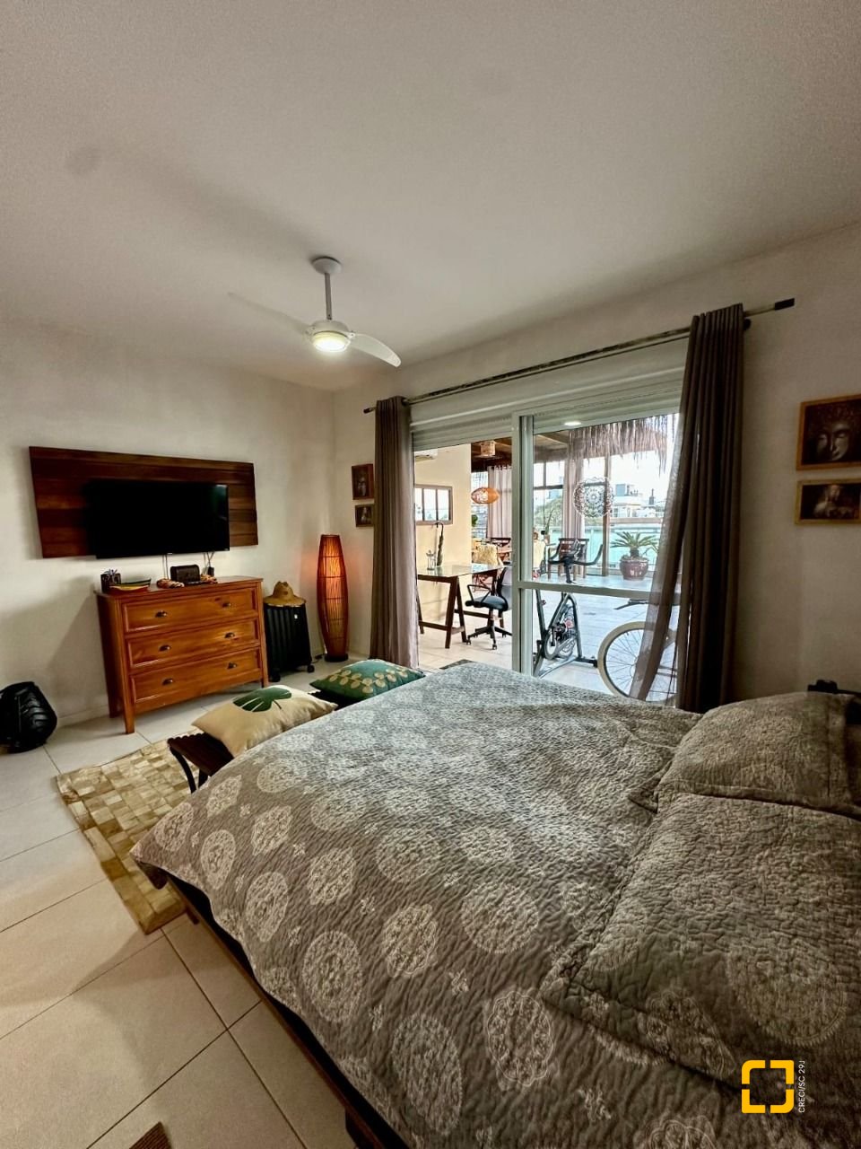 Cobertura com 185m², 4 quartos (sendo 2 suítes), 2 garagens, no bairro Campeche em Florianópolis