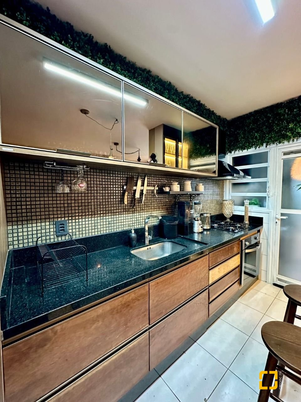 Cobertura com 185m², 4 quartos (sendo 2 suítes), 2 garagens, no bairro Campeche em Florianópolis