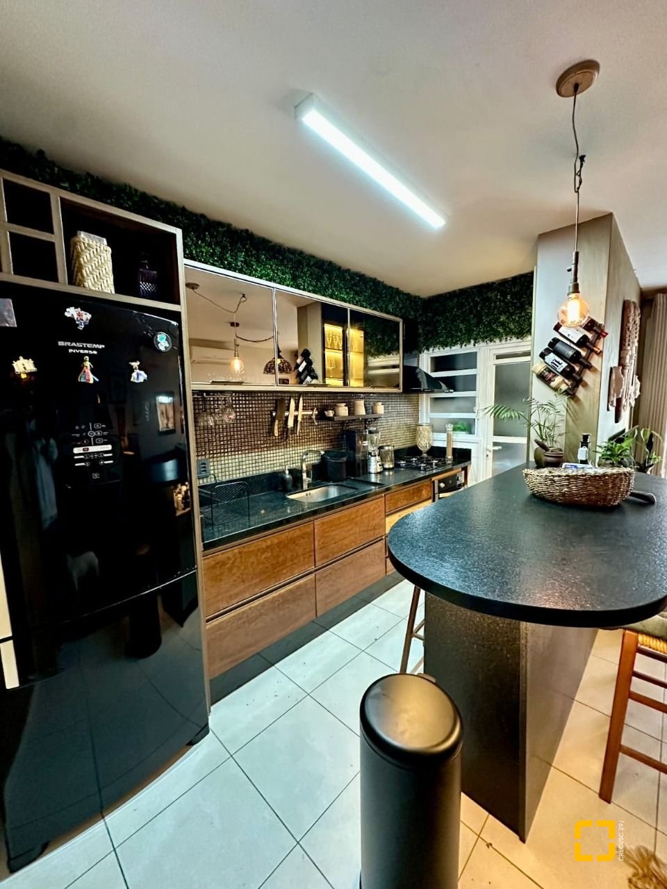 Cobertura com 185m², 4 quartos (sendo 2 suítes), 2 garagens, no bairro Campeche em Florianópolis