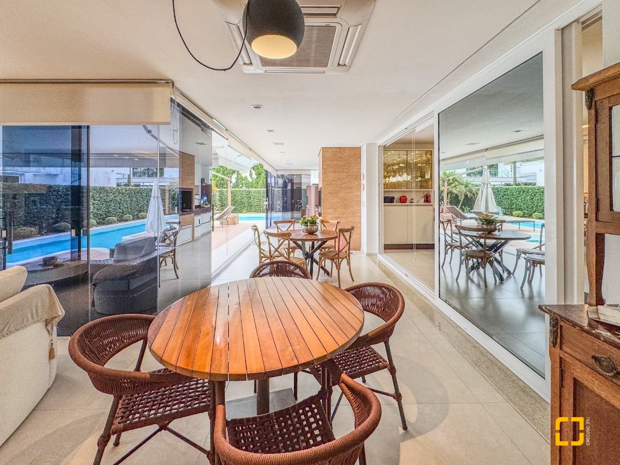 Casa de Condomínio com 890m², 10 quartos (sendo 5 suítes), 6 garagens, no bairro Jurerê Internacional em Florianópolis