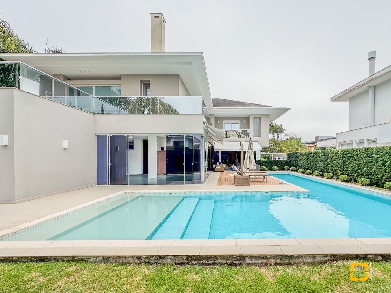 Casa de Condomínio com 890m², 10 quartos (sendo 5 suítes), 6 garagens, no bairro Jurerê Internacional em Florianópolis
