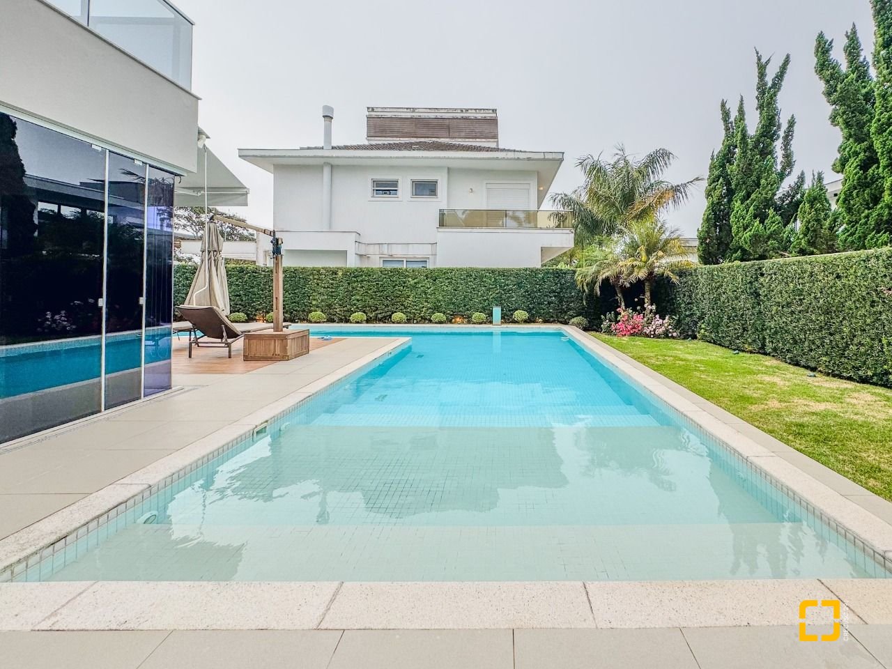 Casa de Condomínio com 890m², 10 quartos (sendo 5 suítes), 6 garagens, no bairro Jurerê Internacional em Florianópolis