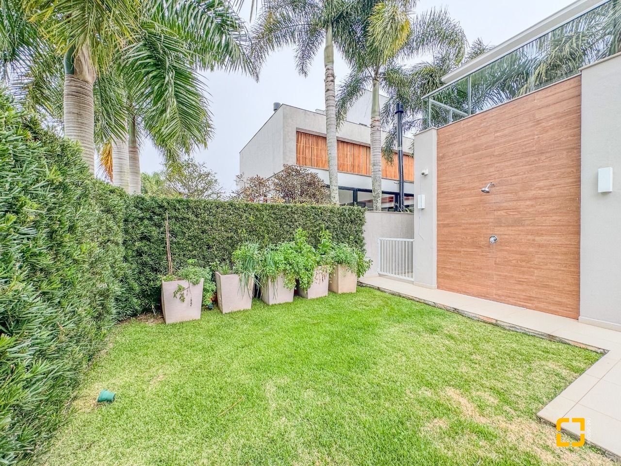 Casa de Condomínio com 890m², 10 quartos (sendo 5 suítes), 6 garagens, no bairro Jurerê Internacional em Florianópolis