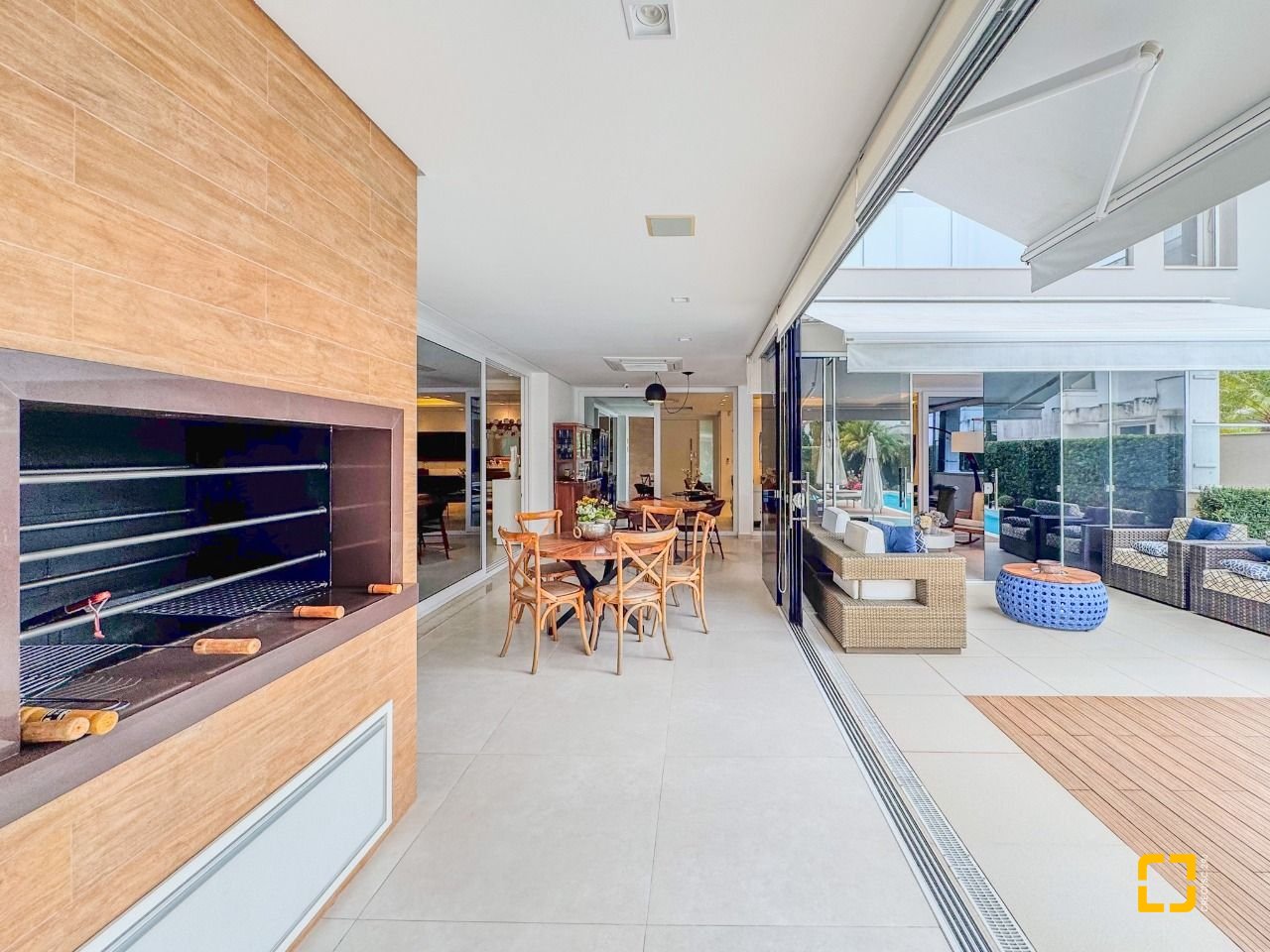 Casa de Condomínio com 890m², 10 quartos (sendo 5 suítes), 6 garagens, no bairro Jurerê Internacional em Florianópolis