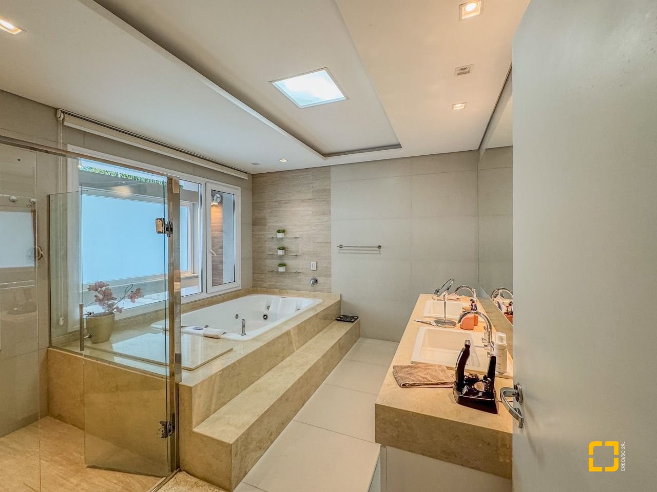 Casa de Condomínio com 890m², 10 quartos (sendo 5 suítes), 6 garagens, no bairro Jurerê Internacional em Florianópolis