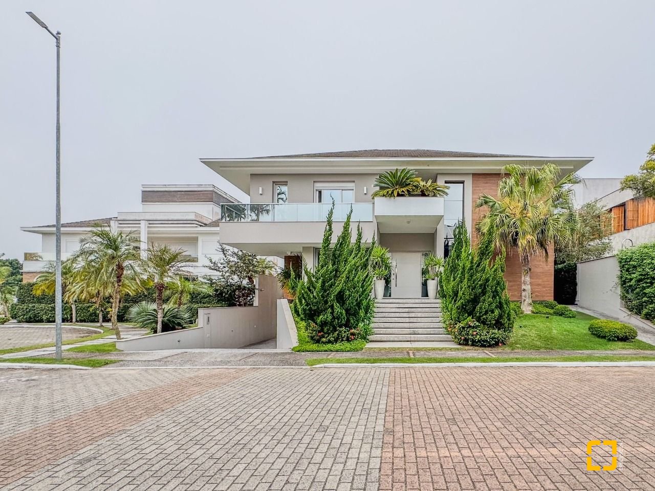 Casa de Condomínio com 890m², 5 quartos (sendo 5 suítes), 6 garagens, no bairro Jurerê Internacional em Florianópolis