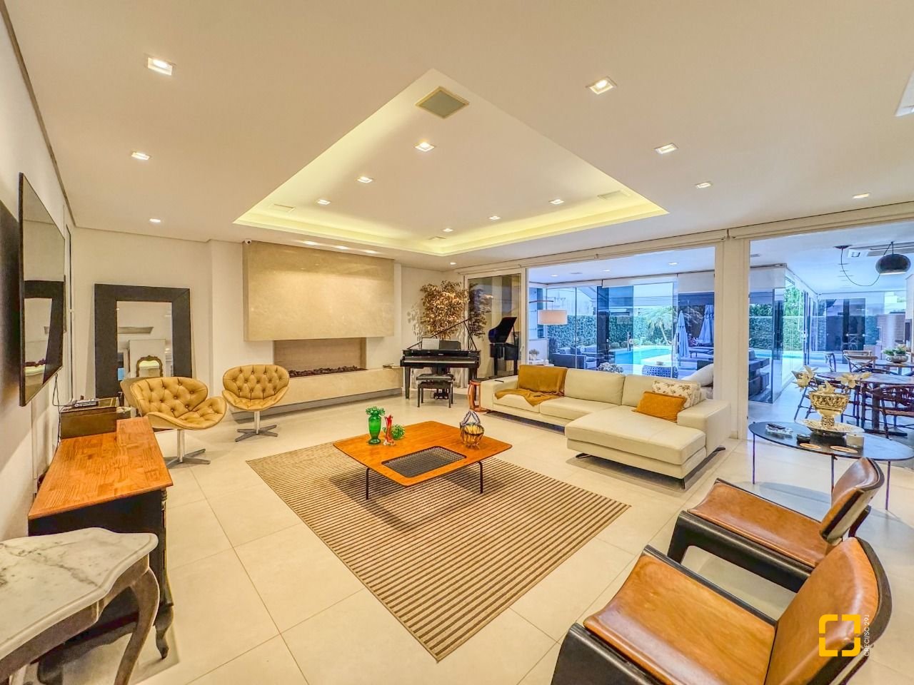 Casa de Condomínio com 890m², 5 quartos (sendo 5 suítes), 6 garagens, no bairro Jurerê Internacional em Florianópolis