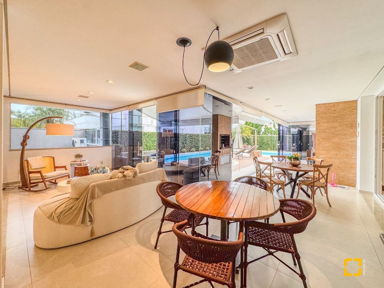 Casa de Condomínio com 890m², 5 quartos (sendo 5 suítes), 6 garagens, no bairro Jurerê Internacional em Florianópolis