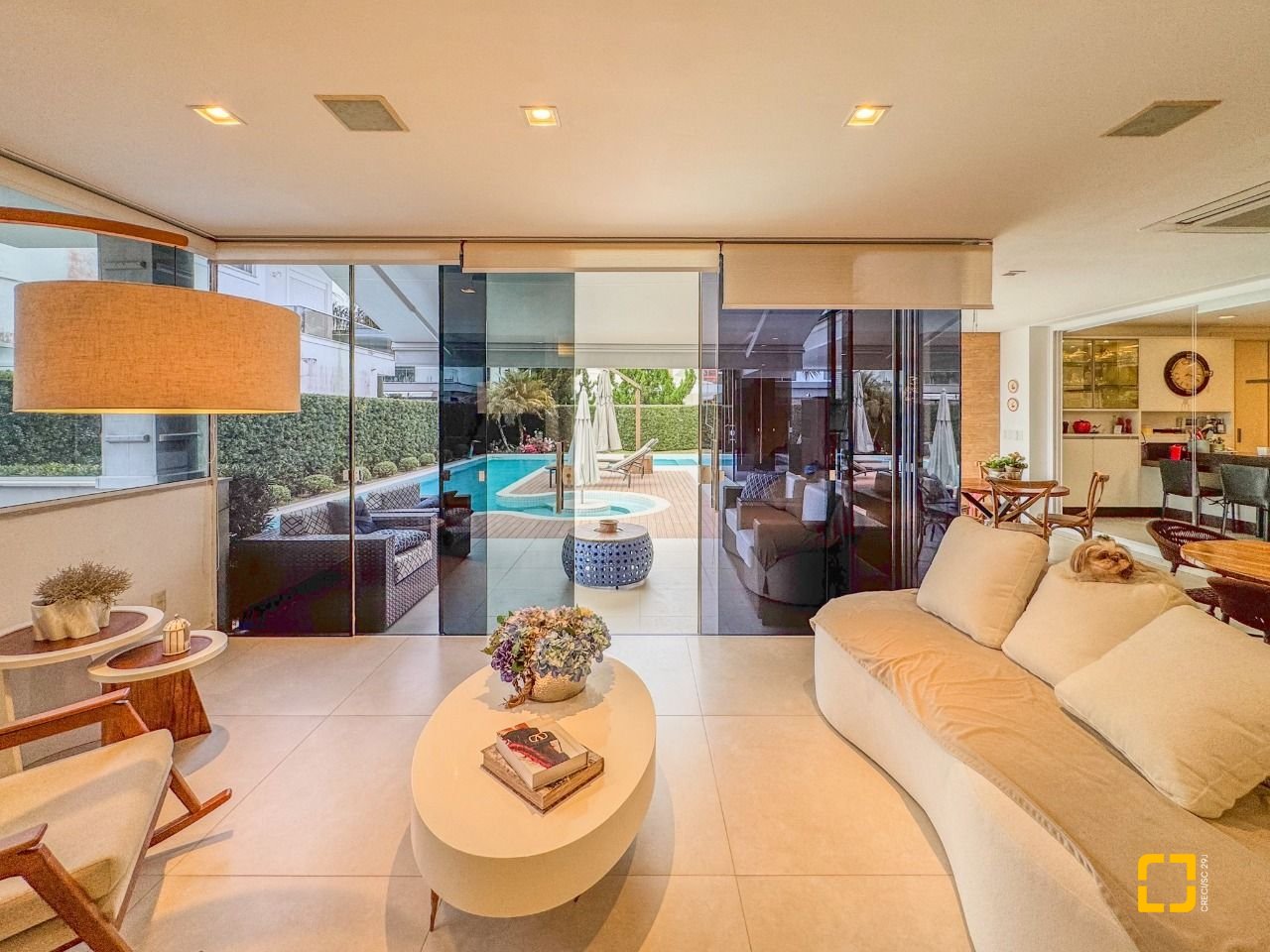 Casa de Condomínio com 890m², 5 quartos (sendo 5 suítes), 6 garagens, no bairro Jurerê Internacional em Florianópolis