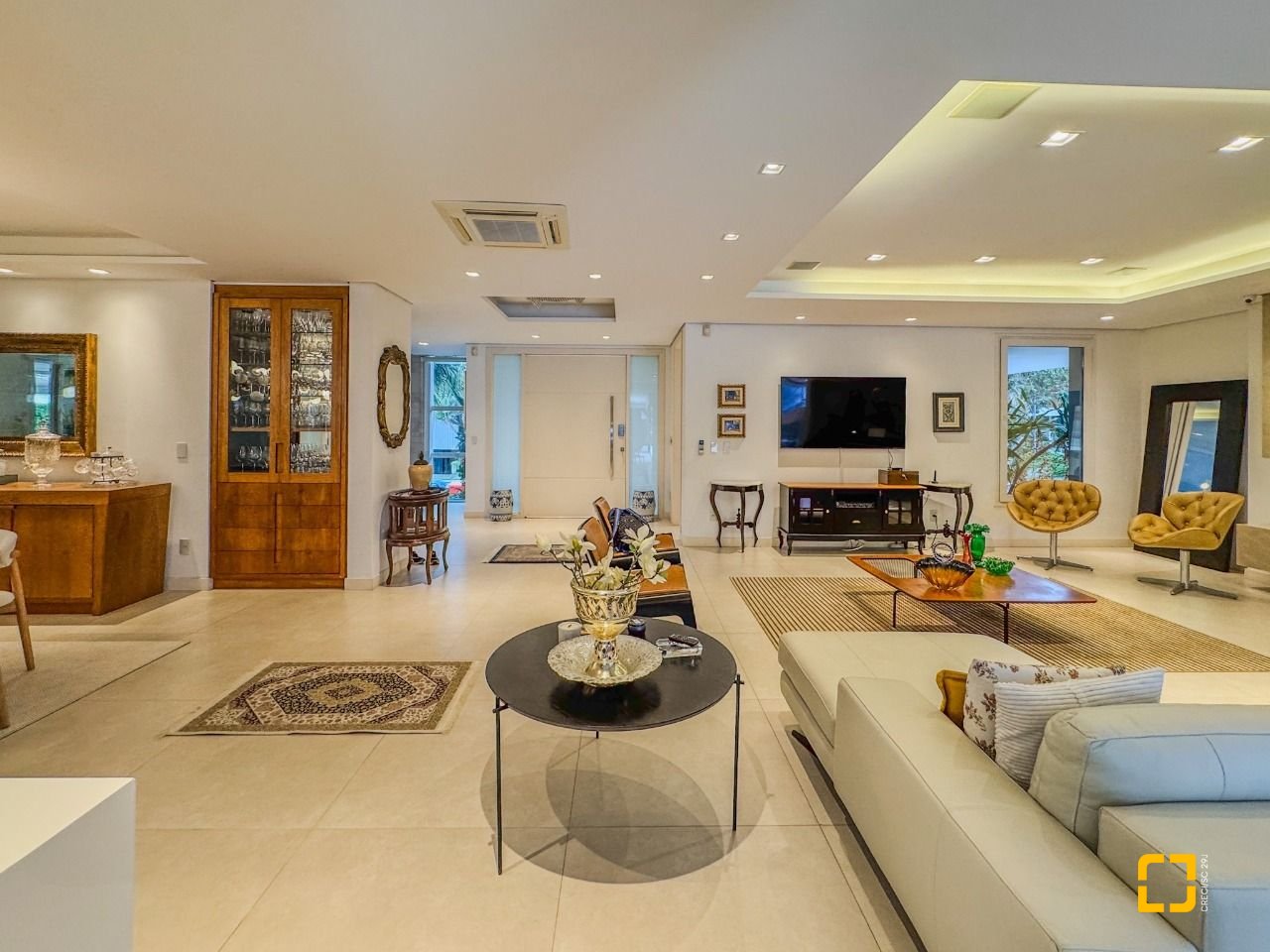 Casa de Condomínio com 890m², 5 quartos (sendo 5 suítes), 6 garagens, no bairro Jurerê Internacional em Florianópolis