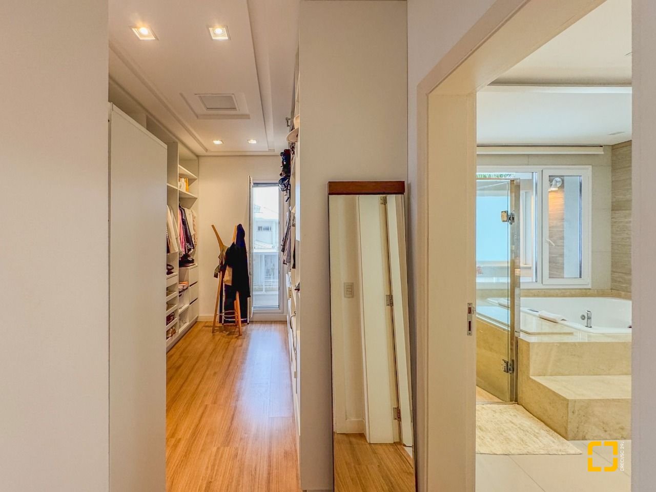 Casa de Condomínio com 890m², 5 quartos (sendo 5 suítes), 6 garagens, no bairro Jurerê Internacional em Florianópolis