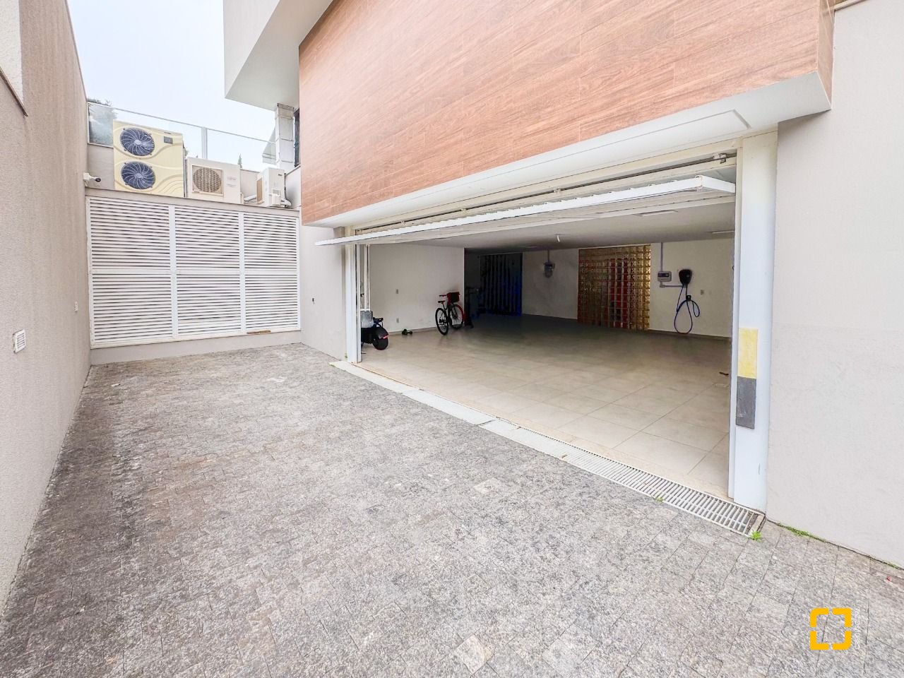 Casa de Condomínio com 890m², 5 quartos (sendo 5 suítes), 6 garagens, no bairro Jurerê Internacional em Florianópolis