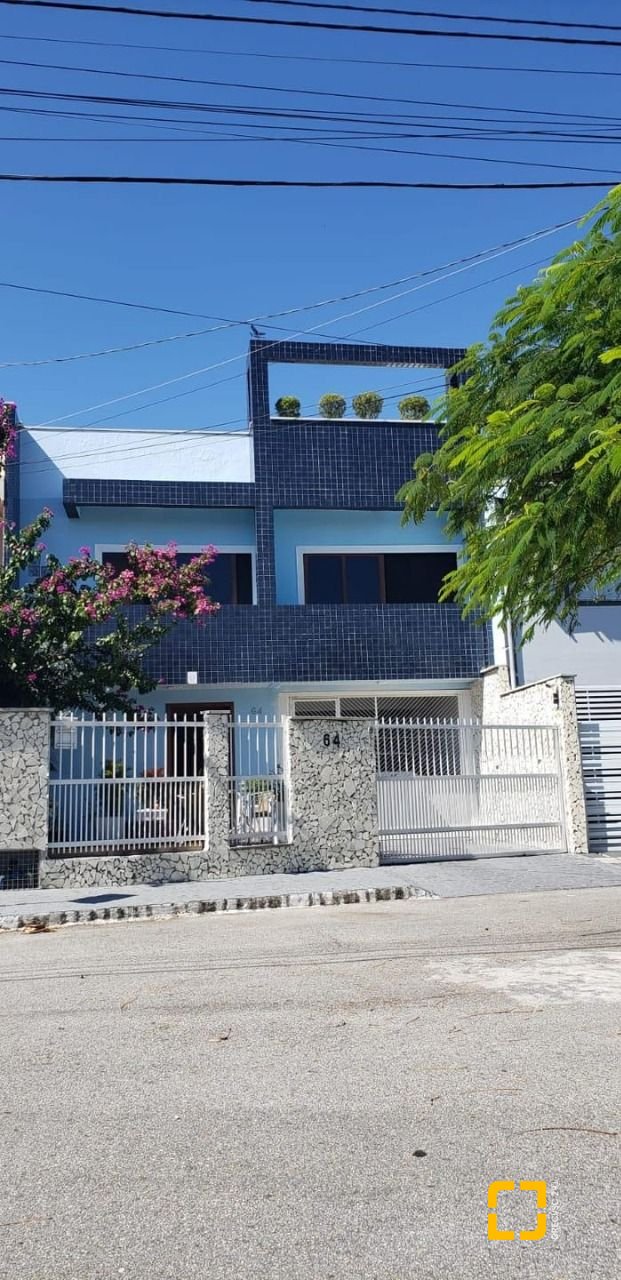 Casa com 150m², 6 quartos (sendo 2 suítes), 2 garagens, no bairro Vargem do Bom Jesus em Florianópolis