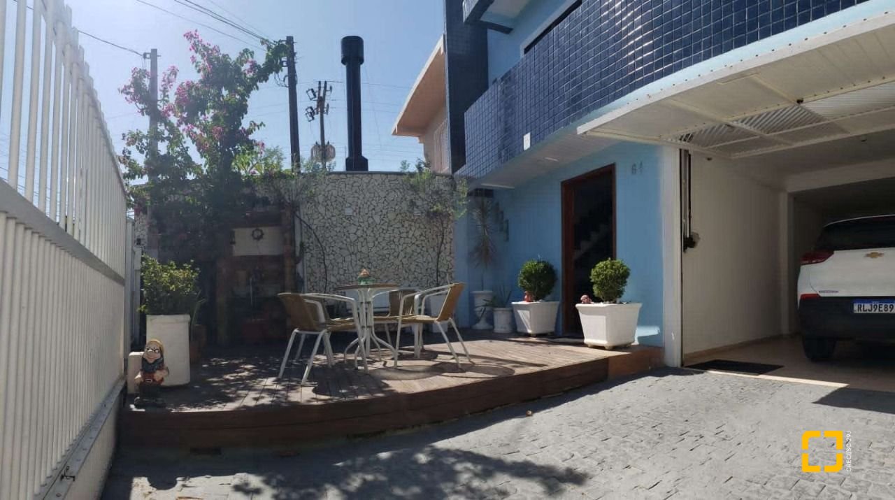 Casa com 150m², 6 quartos (sendo 2 suítes), 2 garagens, no bairro Vargem do Bom Jesus em Florianópolis