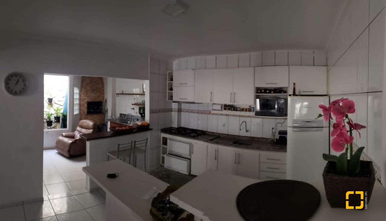 Casa com 150m², 6 quartos (sendo 2 suítes), 2 garagens, no bairro Vargem do Bom Jesus em Florianópolis