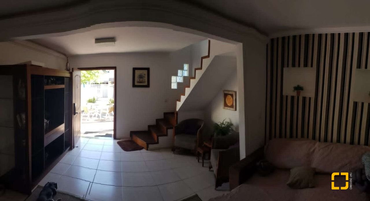 Casa com 150m², 6 quartos (sendo 2 suítes), 2 garagens, no bairro Vargem do Bom Jesus em Florianópolis