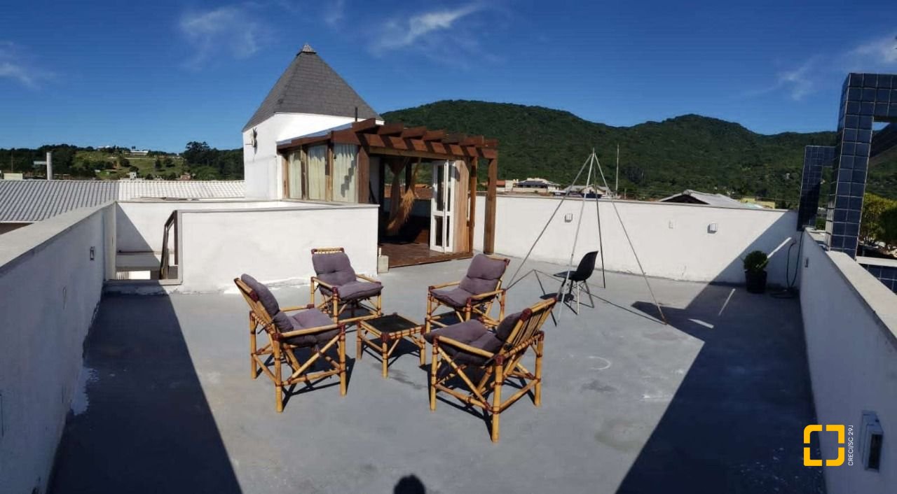 Casa com 150m², 6 quartos (sendo 2 suítes), 2 garagens, no bairro Vargem do Bom Jesus em Florianópolis