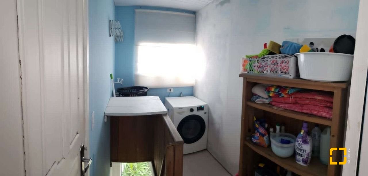 Casa com 150m², 6 quartos (sendo 2 suítes), 2 garagens, no bairro Vargem do Bom Jesus em Florianópolis