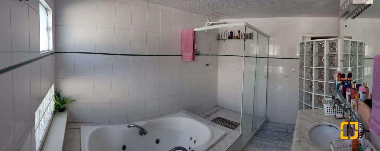 Casa com 150m², 6 quartos (sendo 2 suítes), 2 garagens, no bairro Vargem do Bom Jesus em Florianópolis
