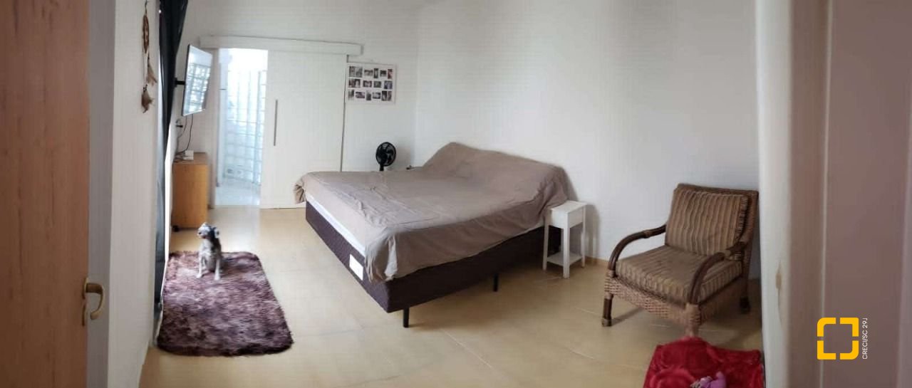 Casa com 150m², 6 quartos (sendo 2 suítes), 2 garagens, no bairro Vargem do Bom Jesus em Florianópolis