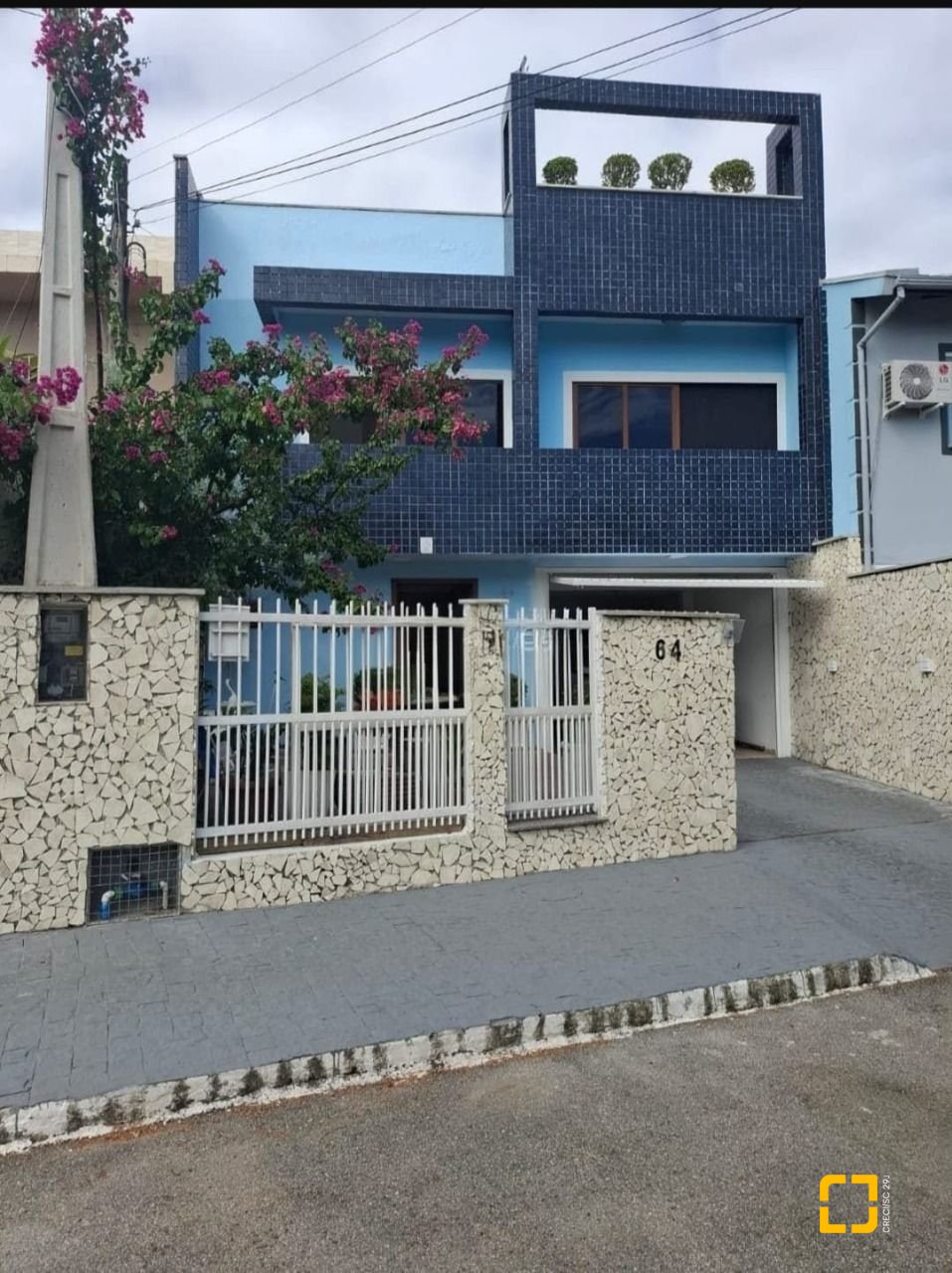 Casa com 150m², 6 quartos (sendo 2 suítes), 2 garagens, no bairro Vargem do Bom Jesus em Florianópolis