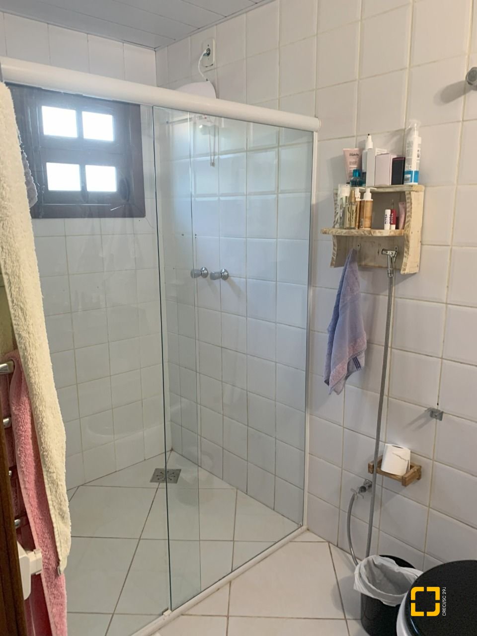 Casa com 157m², 4 quartos (sendo 1 suíte), 4 garagens, no bairro Campeche em Florianópolis