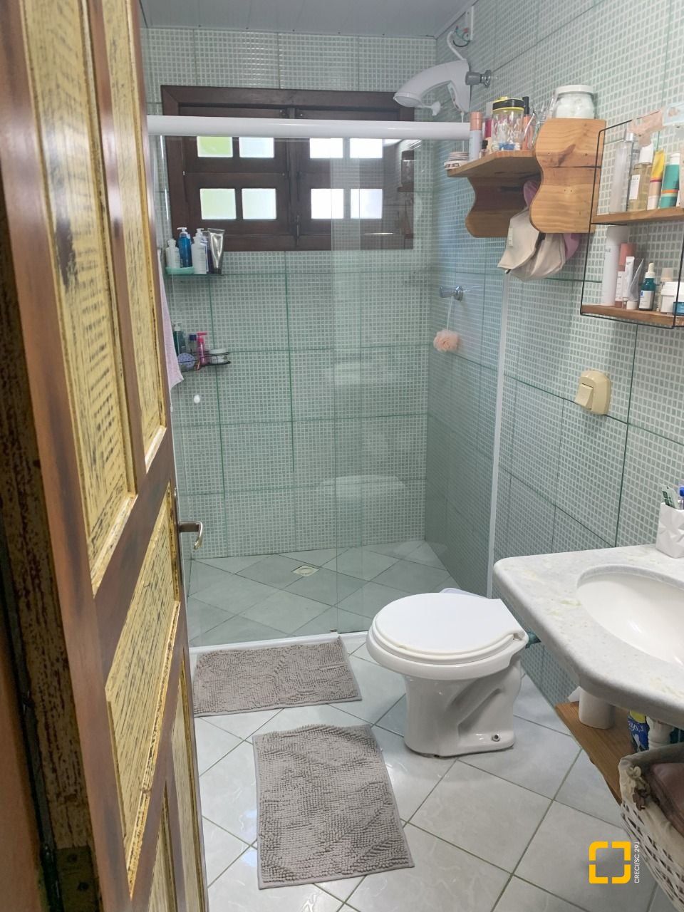 Casa com 157m², 4 quartos (sendo 1 suíte), 4 garagens, no bairro Campeche em Florianópolis