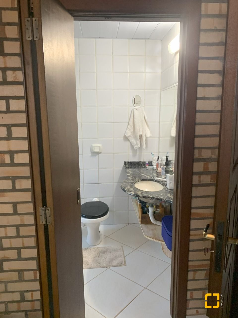Casa com 157m², 4 quartos (sendo 1 suíte), 4 garagens, no bairro Campeche em Florianópolis