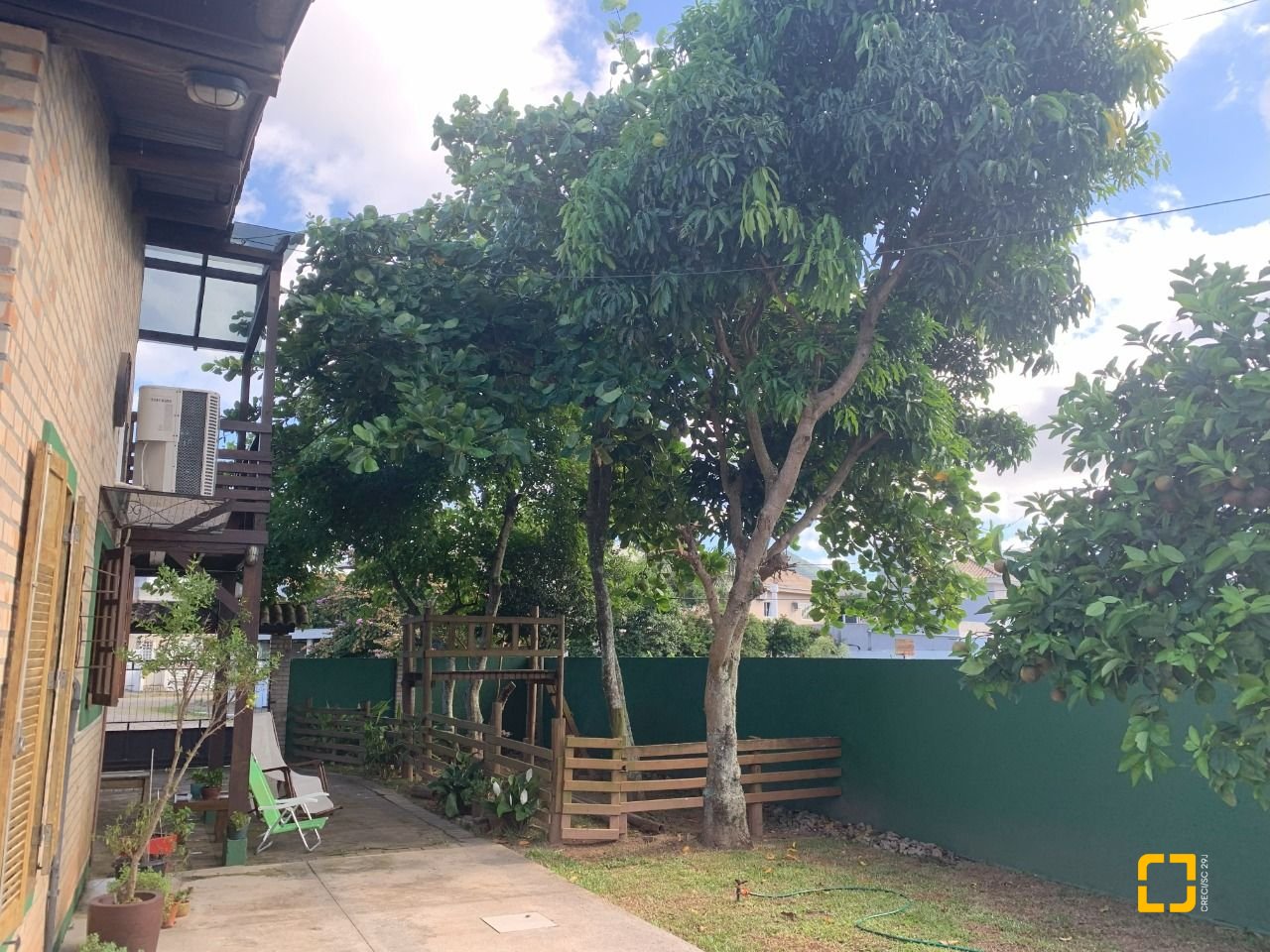 Casa com 157m², 4 quartos (sendo 1 suíte), 4 garagens, no bairro Campeche em Florianópolis