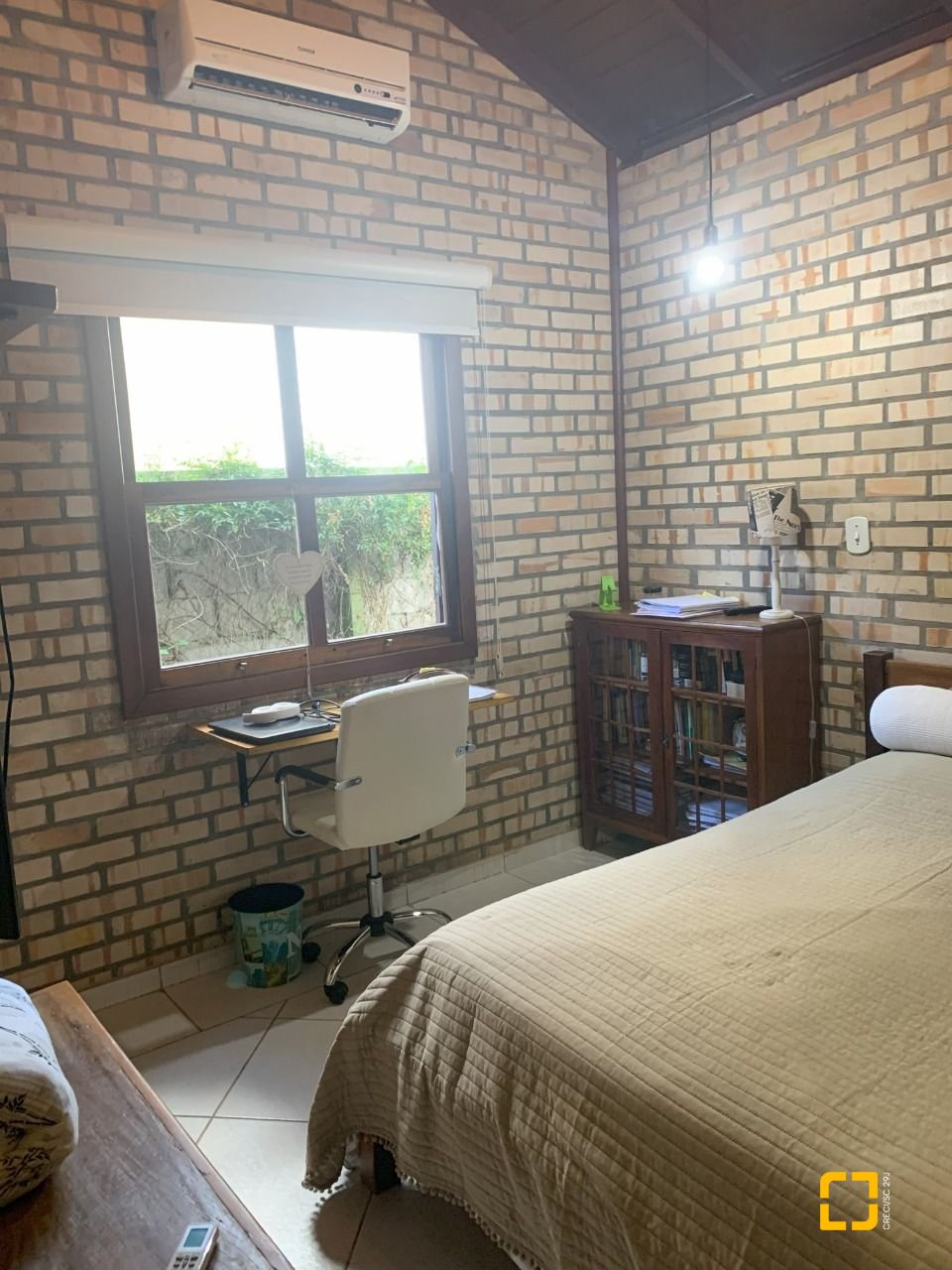 Casa com 157m², 4 quartos (sendo 1 suíte), 4 garagens, no bairro Campeche em Florianópolis