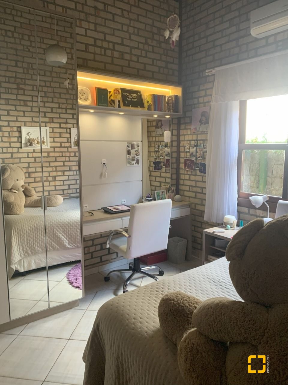 Casa com 157m², 4 quartos (sendo 1 suíte), 4 garagens, no bairro Campeche em Florianópolis