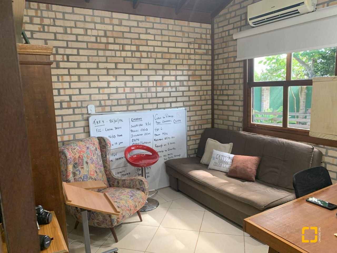 Casa com 157m², 4 quartos (sendo 1 suíte), 4 garagens, no bairro Campeche em Florianópolis