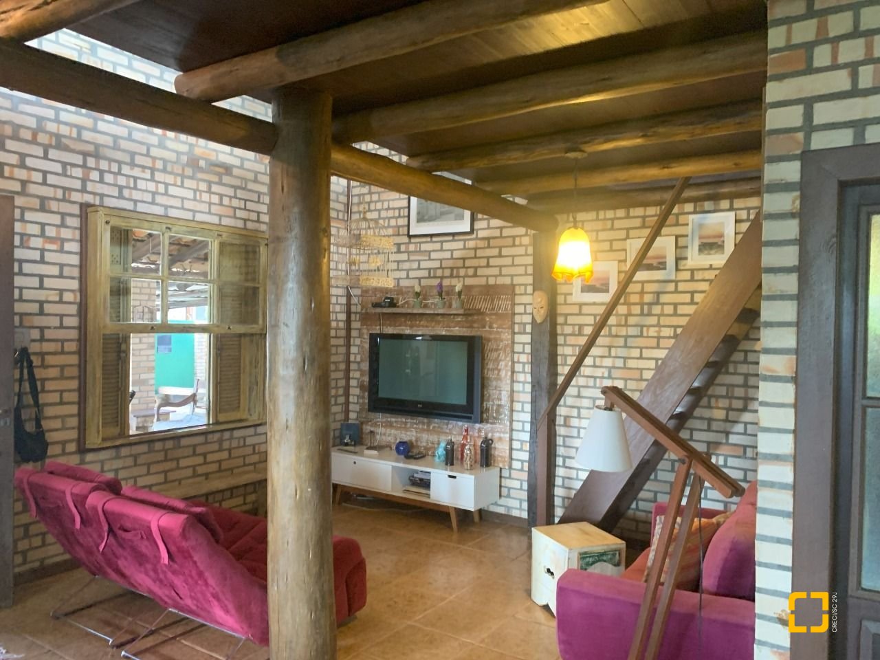 Casa com 157m², 4 quartos (sendo 1 suíte), 4 garagens, no bairro Campeche em Florianópolis